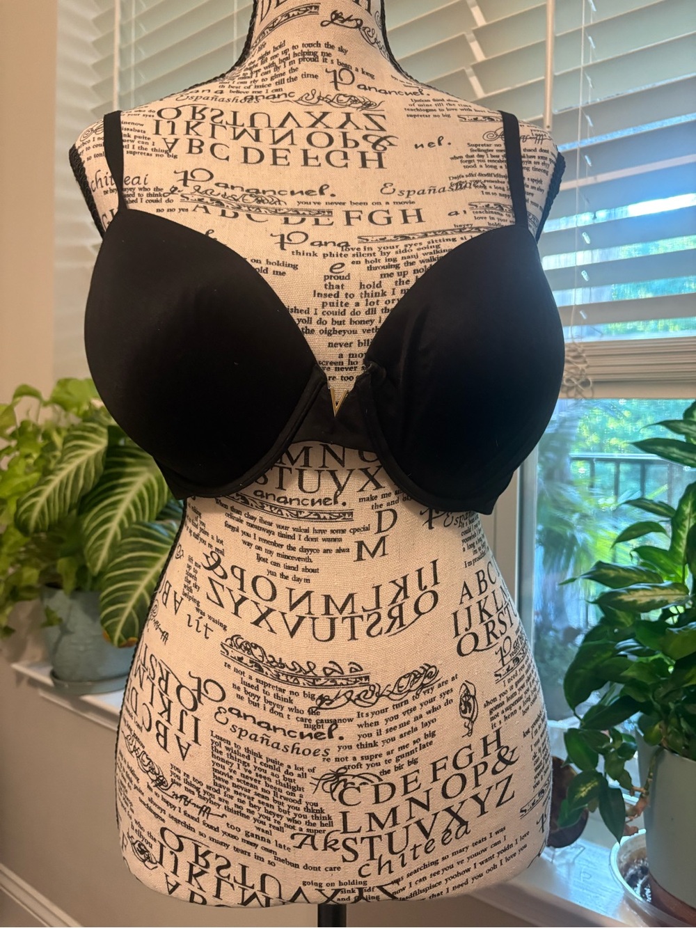 Victoria's Secret Black T-Shirt Bra - Smooth Underwire Support